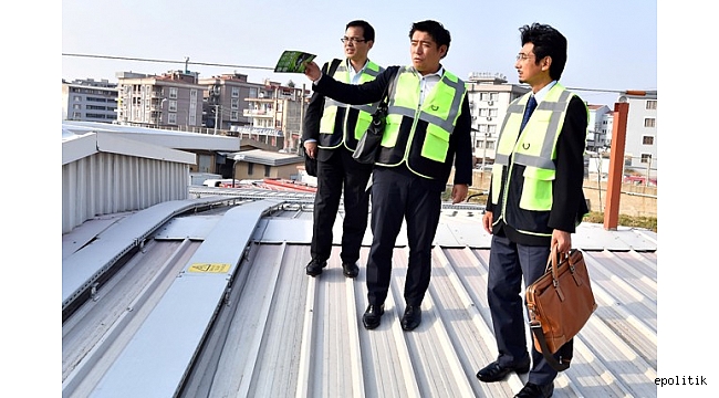 Dikkat! Çatıda Japon Var