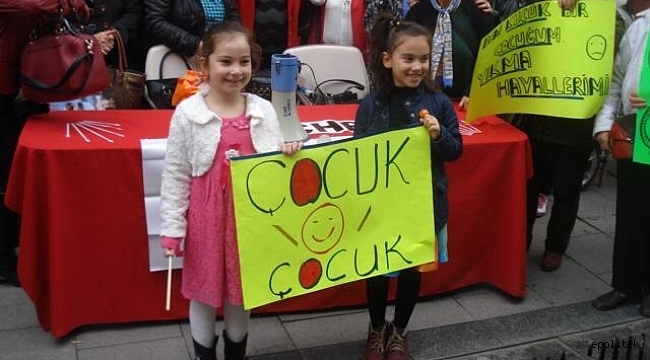 Karşıyaka&#039;da CHP&#039;li Kadınlar Çocukları Haklarını Unutmadı