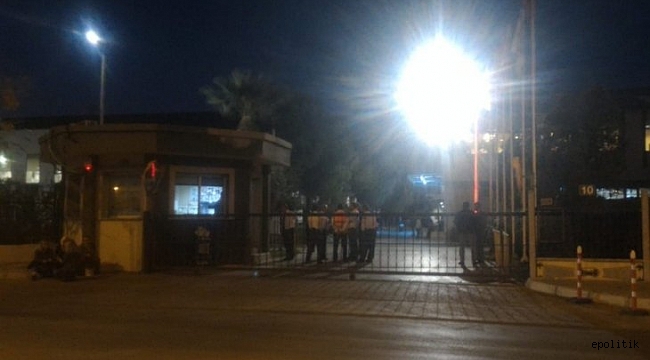 TARİŞ'te İşçiler Kendilerini Fabrikaya Kapattı