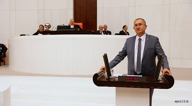 Atila Sertel, iktidara Ozan Arif’in şiiriyle seslendi