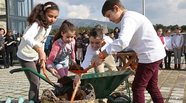Buca&#039;nın Çocukları Toprağa Dokunuyor