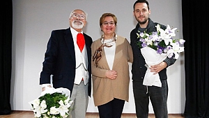 "Demokrasi  Zor  Şey "