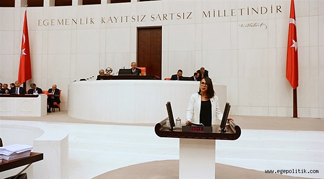 &quot;Gerçek sanatçılar saray sofralarında el pençe duranlar değil...&quot;