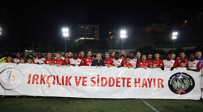 Ünlü futbolcular “ Irkçılık ve şiddet’’e Bayraklı’dan dur dedi.