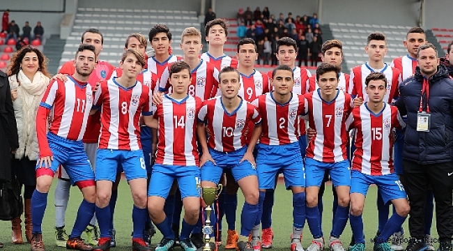 Urla  Şampiyonluk  Kupasını Kaldırdı