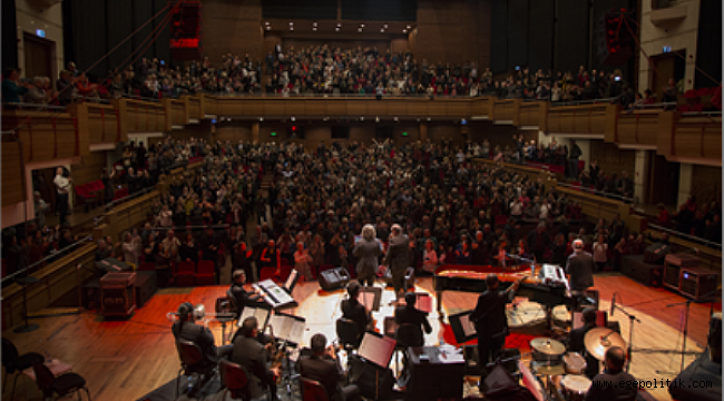“Aşkın Müziği” Ayakta Alkışlandı