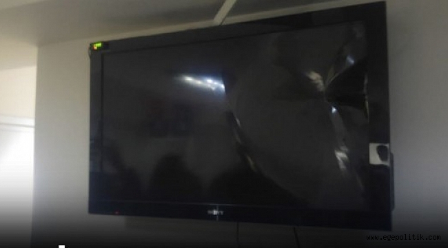 Chp İzmir’de Televizyon Kırıldı