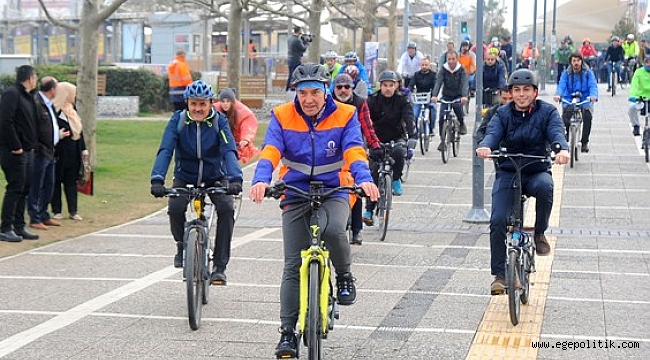 On Kilometre Bisiklet Süren Tunç Soyer Büyük Coşkuyla Karşılandı