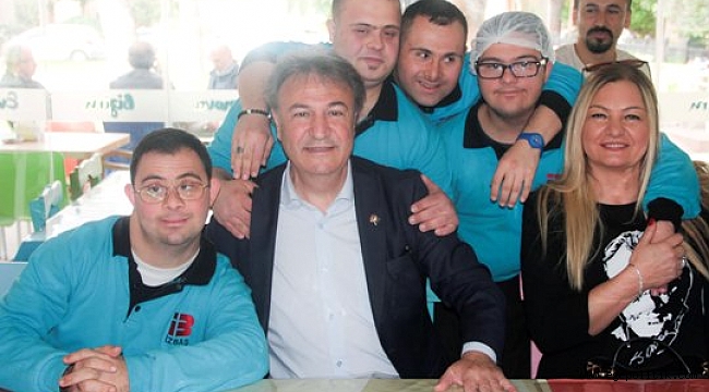 Bornova'da Farkındalık Günü Pastası İduğ'la Kesildi