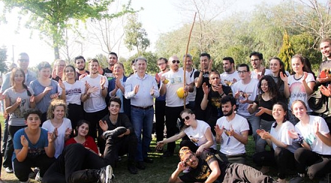 İduğ’dan Gençlerle Capoeira Dansı