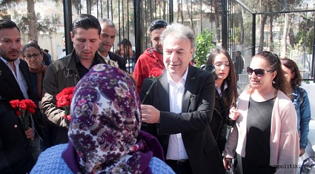 İduğ, Nevruz Bayramı'nda Karanfil Dağıttı