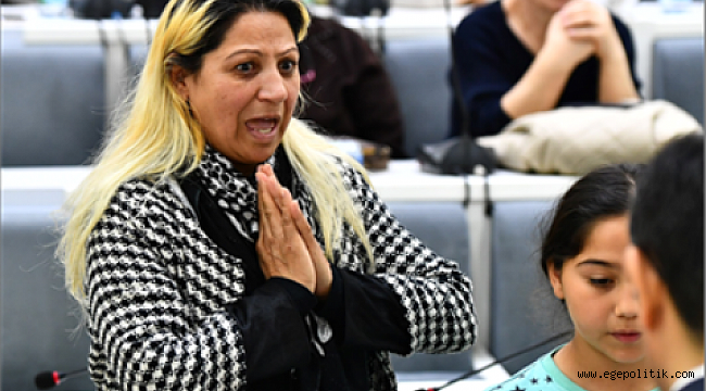 İzmir’de Yüzler Gülüyor