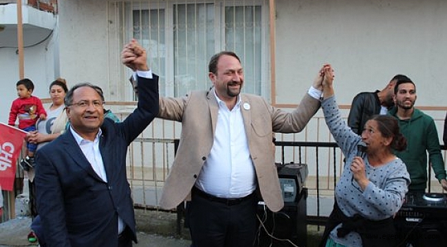 Roman  Mahallesi Utku Gümrükçü'yü Bağrına Bastı