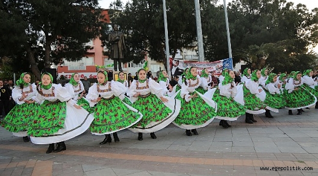 Gaziemir Meydanlarında Dünyanın Dansı