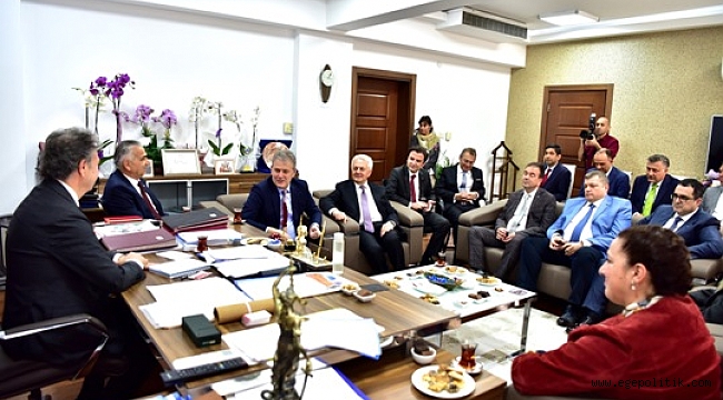 İZTO Başkanı Mahmut Özgener’den Dr. Mustafa İduğ’a Tebrik Ziyareti