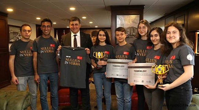 Karşıyaka’nın Bilim Kahramanları Amerika’da!