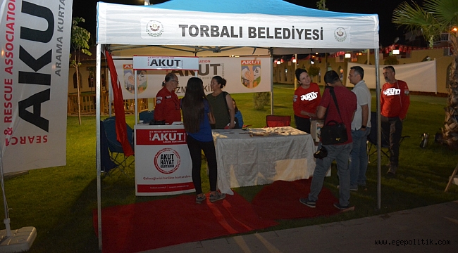 AKUT Torbalı'daki vatandaşları bilgilendirdi