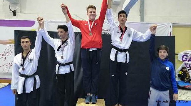 Bayraklı Taekwonda'da Madalyaya Doymuyor