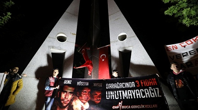 Buca 'Üç Fidanı' Anıtı Önünde 'Aynı Saatte' Andı