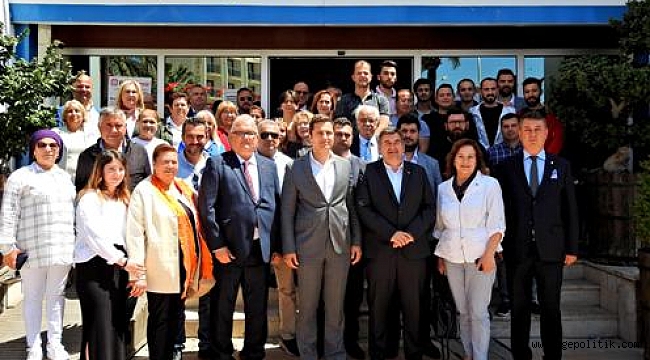 CHP İl Başkanı Yücel'den Çeşme'ye Tebrik Ziyareti