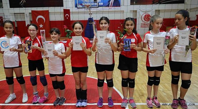Filenin Minik Sultanları Anneleriyle Voleybol Oynadı