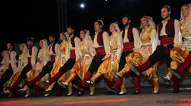 Gaziemir'de 10. Geleneksel Halk Dansları Gecesi düzenlendi