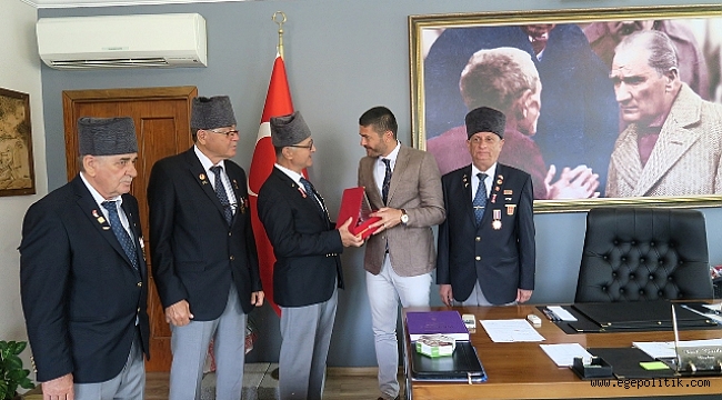 Menemenli Gaziler Başkan Gürbüz&#039;ü Ziyaret Etti