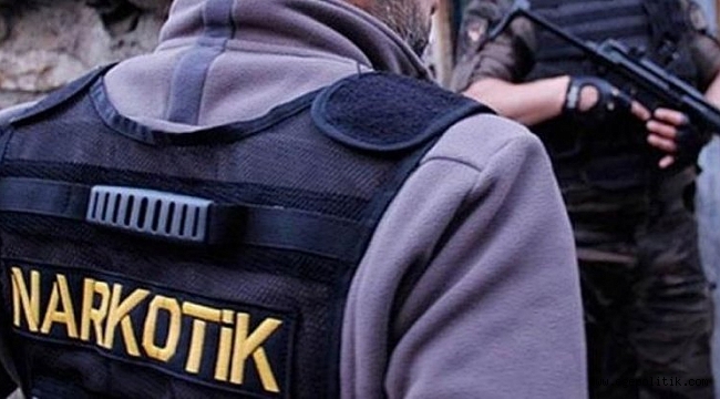 Alaçatı'da Mekanda Özel Şişede Kokain Ele Geçirildi