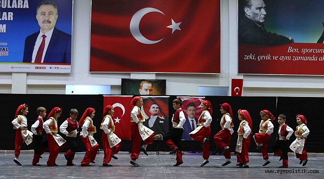 Bayraklı’da Muhteşem Halk Oyunları Şöleni