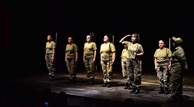 Bornovalı Kadınların Sahne Heyecanı