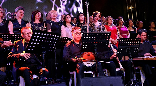 Buca'da Şenlikli Mezuniyet