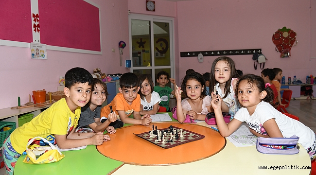 Çiğli Belediyesi'nden Okullara Satranç Takımı