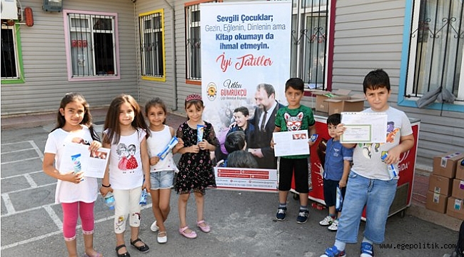 Çiğli'de Karnesini Alan Öğrencilere Dondurma Sürprizi