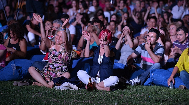 İzmir&#039;in Yaz Klasiği &quot;Çim Konserleri&quot; Başlıyor