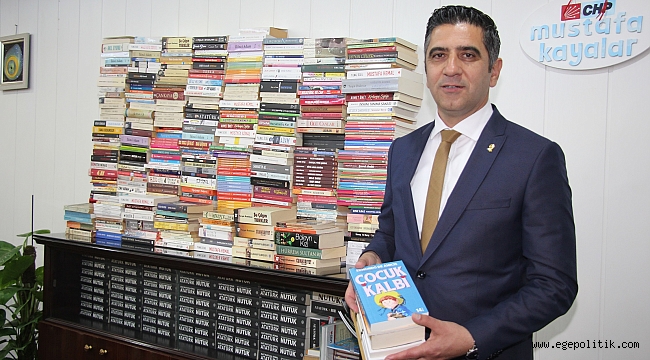 Menderes Belediyesi Makamı Kitaplarla Doldu