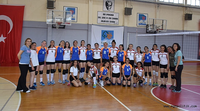 Narlıdere&#039;nin Minik Voleybolcuları Başarıya Doymuyor