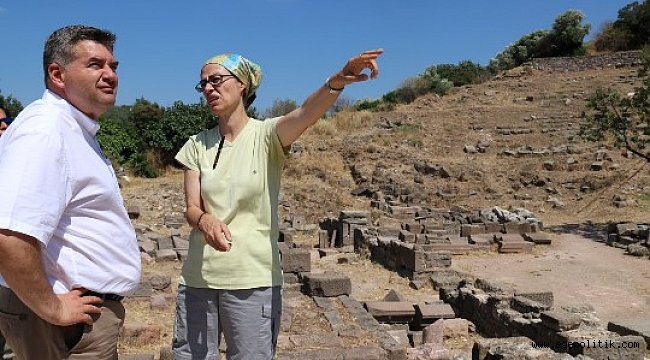 Başkan Oran Erythrai kazı çalışmalarını gezdi