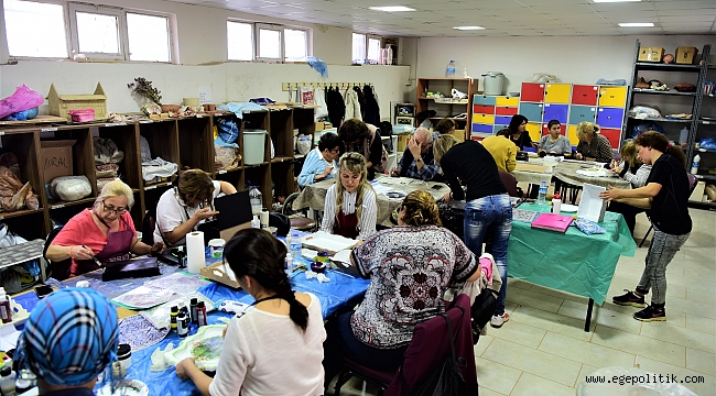 Bornova Belediyesi’nin hobi kurslarında yaz dönemi kurslarına yoğun ilgi