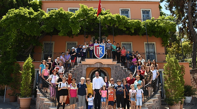 Çiğlili Kadınlar Uşakizade Köşkü’nü Ziyaret Etti
