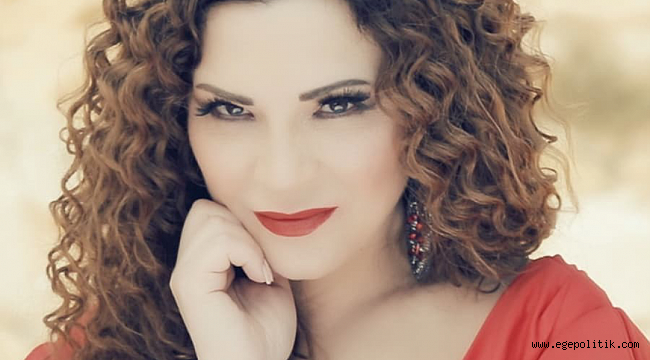 Sahnede bir kadın / Uhde Seçil