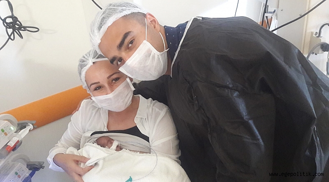 700 gr doğan ikizler hayata Can’da tutundu