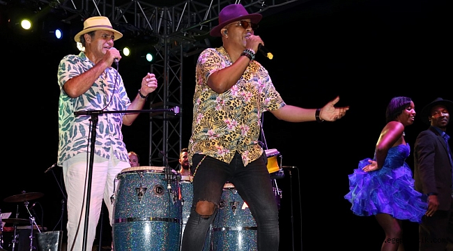 Ayhan Sicimoğlu Çeşme’yi coşturdu