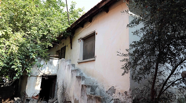 BAYRAKLI’DA METRUK BİNAYA GEÇİT YOK