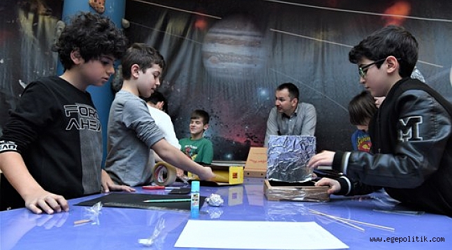 Bornova’da Yaz Bilim Atölyeleri uygulamalı eğitim veriyor