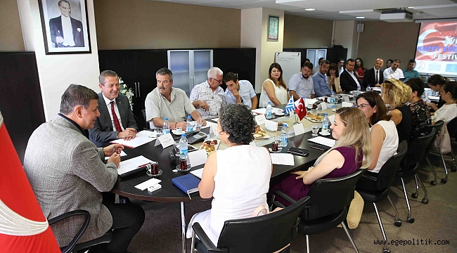 Karşıyaka'da İki yaka, bir mutfak!