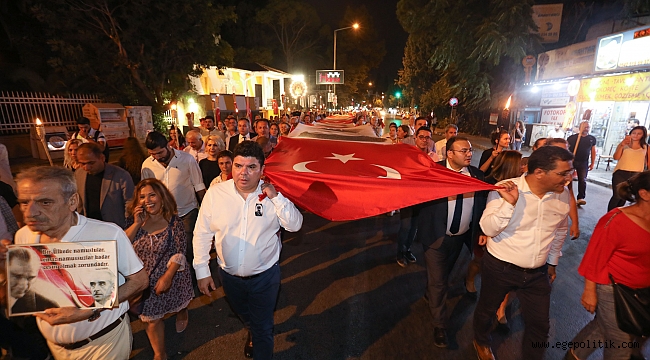 9 Eylül coşkusu Buca sokaklarında: Bin metrelik dev bayrak