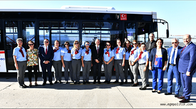 Başkan Soyer'den kadın otobüs şoförlerine övgü "İzmir'in yüz akısınız"