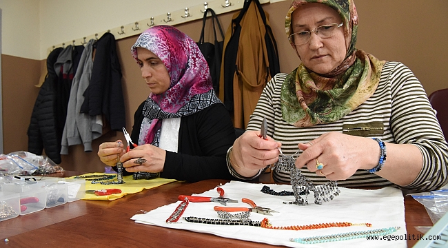 Bornovalılar’a 20 dalda hobi kursları
