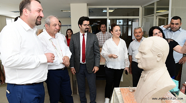 Çiğli, Atatürk Büstü ile Donatılıyor