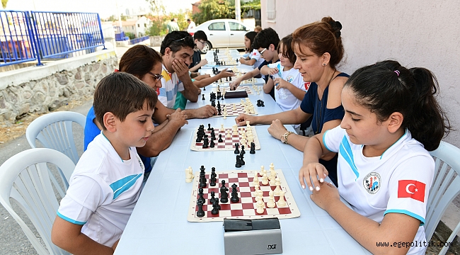 Çiğli Sokaklarında Satranç Şenliği